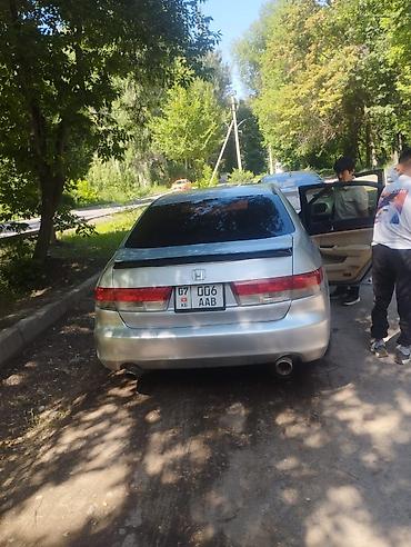 2003: Honda Accord: 2003 г., Седан — 3