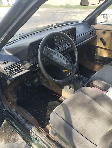 pass: Volkswagen Passat: 1983 г., Бензин — 1