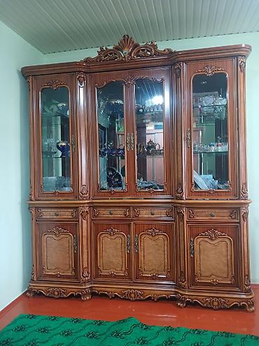 Буфеты: Klassik üslubda böyük vitrin-bufet - Material: keyfiyyətli ağac və — 1