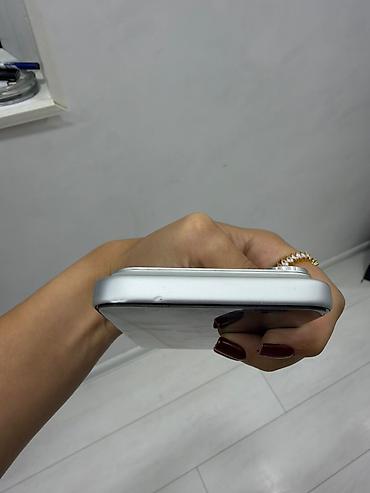 iphone 17 satilir: 512 yaddaw 💯 Faiz pil 250 devr sayı. arxa wuwesinde çat var deyə ucuz — 2