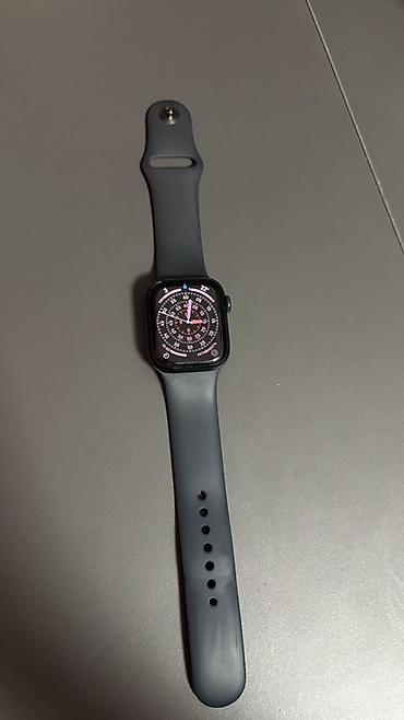 Apple Watch: Apple Watch Series 9, и 41 мм. В комплекте: спортивный силиконовый — 4
