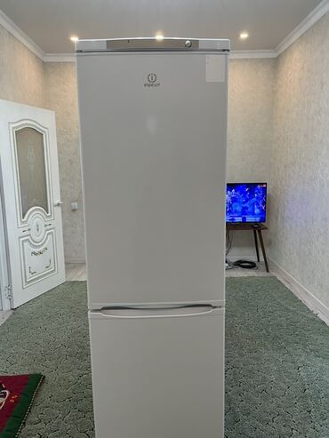 память для пк: Холодильник Indesit, двухкамерный, с нижней морозильной камерой. -