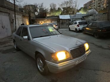 Mercedes-Benz: Mercedes-Benz E 220: 2.2 l | 1995 il Sedan