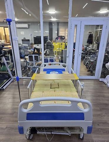Медицинская мебель: Функциональная медицинская кровать с электроприводом - Трехсекционная — 1