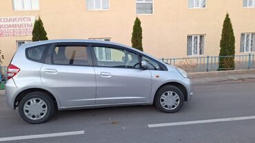 продаю одисей: Honda Fit: 2010 г., 1.3 л, Типтроник, Бензин, Седан