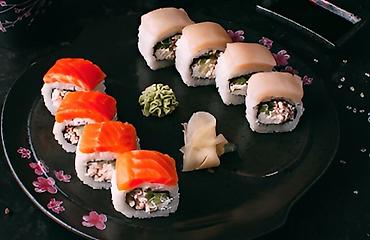 Готовые блюда, кулинария: Сеты суши и роллов - Ассорти роллов: классические, запечённые и с — 2
