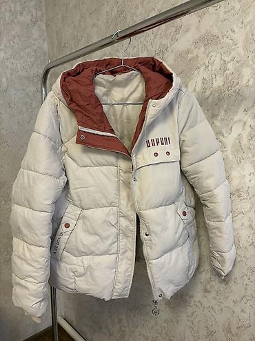 Пуховики и зимние куртки: Продаю куртки по 1000 сом, 1+1=1800 сом Подойдет на весну Цвета — 6