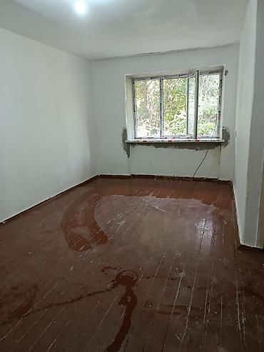 гостиный тип: 1 комната, 35 м², Хрущевка, 1 этаж — 4