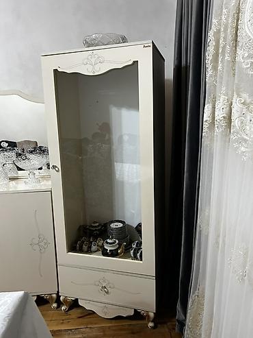 Bufetlər: - Rəng: krem/ivori - Material: MDF/LDSP karkas, şüşə vitrin qapısı - — 5