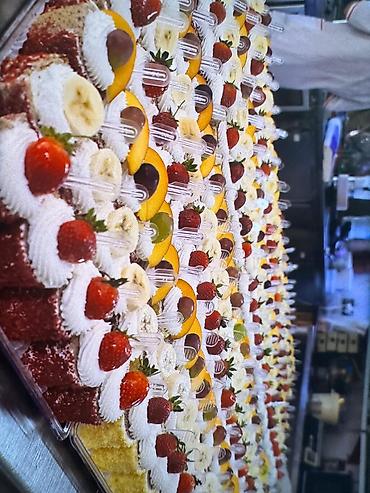bakery: Rollen Bakery — свежая выпечка каждый день Что предлагаем: - Торты на — 7