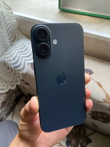 Apple iPhone: IPhone 16, Б/у, 128 ГБ, Черный, Зарядное устройство, Защитное стекло, Кабель, 100 %