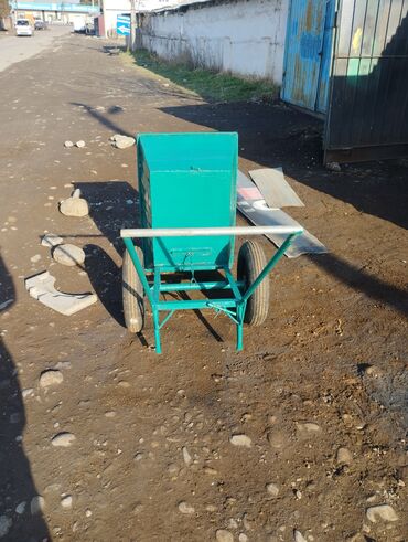 Садово-строительные тачки и тележки: Садово-строительная тачка и тележка, Двухколесная, Б/у — 10