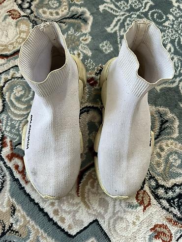 Вечерние платья: ВСЁ ЗА 5000 сом
Платье на кыз узатуу одевала только 1раз размер С-М — 17