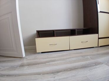 стулья бу купить: Düz TV altlığı, Polkalı, Laminat