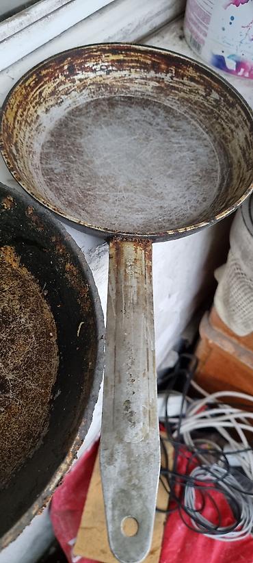 Сковородки: Табуретки тяжелые деревянные любая 500 сом тумбочки Сковороды — 6