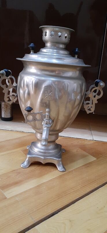 samavar satilir: İşlənmiş Elektrik Samovar, 3 l, Ünvandan götürmə