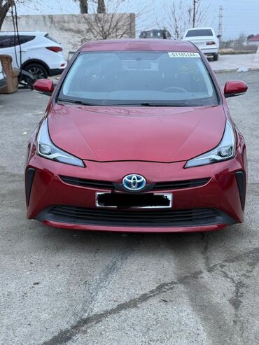 Toyota: Toyota Prius: 1.8 l | 2017 il Hetçbek