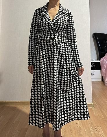 havalı ətəklər: Qadın paltarı – qara-ağ - Model: Uzunqol, dizdən aşağı midi uzunluq — 1