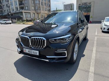 бмв самурай: Черный кроссовер BMW X5 с характерной двойной решеткой радиатора и