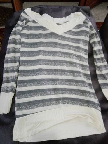 Košulje, bluze i tunike: Bluza 300 dinara