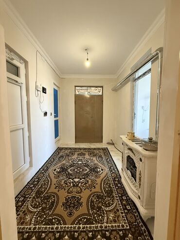 Həyət evləri və villaların satışı: Satılır: həyət evi - Qonaq Otağı,Mətbəx,Sanitar qovşaq,3 otaqdan — 7