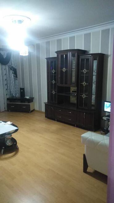 Uzunmüddətli kirayə mənzillər: Qaraçuxur məscidin yanında,5 mertebeli binanin,5 ci mertebesində,2 — 11