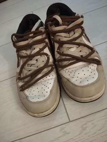 Кроссовки и спортивная обувь: Пара черных кед Converse All Star с белыми шнурками и белыми — 9