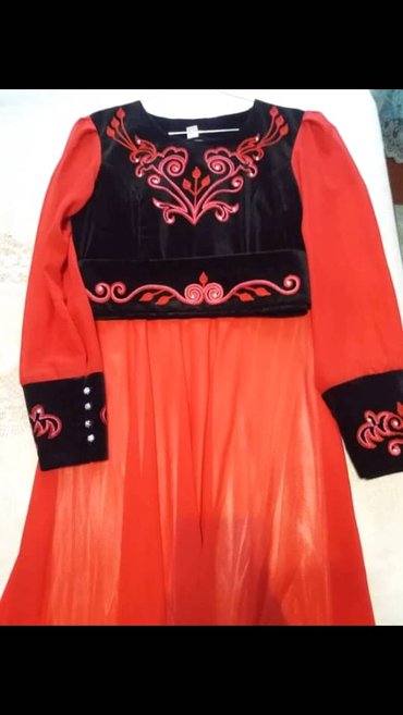 Личные вещи: Продаю Кыргызское национальное платье, красного цвета 48 размера
