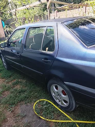 v klass: Volkswagen Vento: 1991 г., 1.8 л, Седан — 1