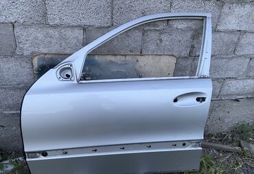 кузов нексия 2: Передняя левая дверь Mercedes-Benz 2004 г., цвет - Серебристый,Оригинал