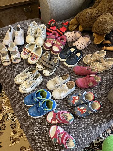 летние обувь: Домашние тапочки
