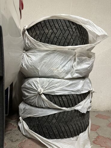 шины r14c: Шиналар 285 / 60 / R 18, Winter stud, Колдонулган, Комплект, Германия, GoodYear