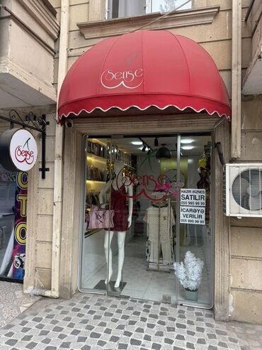Информатика: Sense Xüsusiyyətlər: Mağaza önündə “Sense” loqolu qırmızı tent