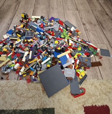 Игрушки: Большой набор деталей конструктора LEGO различных цветов и форм