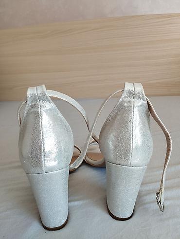 labrador obuca: Elegantne ženske sandale na blok štiklu – Perla by Suela - Model — 3