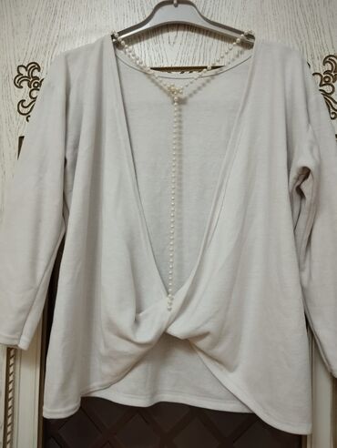 Köynəklər: Kofda 42. razmer arxası aciq murvarili