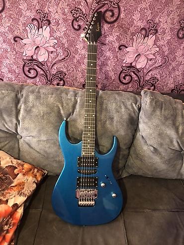 kitara: Elektrik gitara – mavi metalik rəngli, superstrat tipli korpus — 2