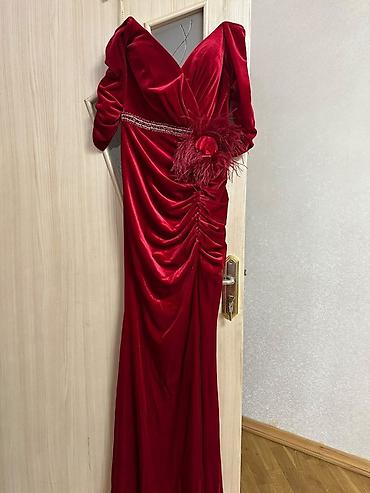 Məhsul: Qırmızı ziyafət geyimi Ölçü-36(S) - Parça: Yumşaq və parlaq