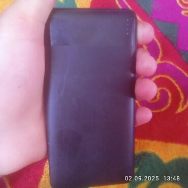 айфон икс с: Внешний аккумулятор (power bank) черного цвета. - Компактный корпус