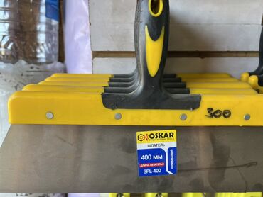 Газовые баллоны: Шпатель Oskar, предназначенный для шпаклевочных работ. Ширина лезвия