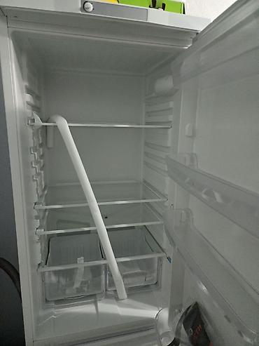 Холодильники: Продается Холодильник Indesit, двухкамерный, белый, с нижней — 1