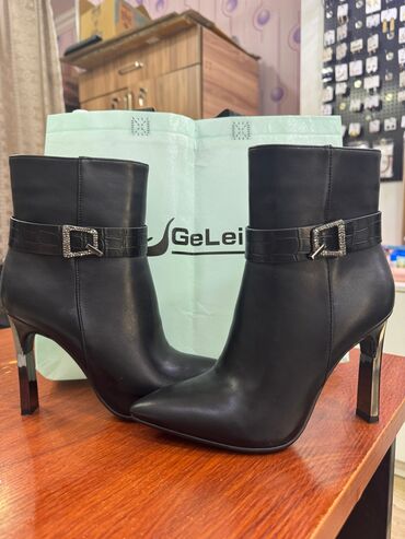 женские трикотажные спортивные костюмы: Размер: 37, цвет - Черный, Новый