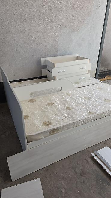 bunk bed: Односпальная кровать, Б/у, С матрасом, длина - 2 см — 2