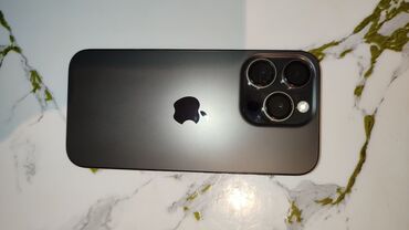Apple iPhone: IPhone 15 Pro, Б/у, 256 ГБ, Black Titanium, Зарядное устройство, 89 %