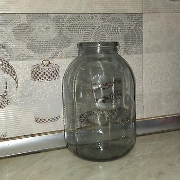 balon 20l: Şüşə banka - Material: qalın, şəffaf şüşə - Həcm: təxminən 3 litr — 2