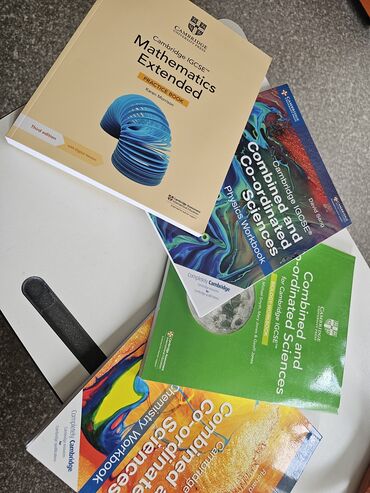 Иностранные языки: Продаю Cambridge workbook по математике, физике, биологии и химии