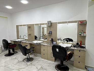 Salon, tibbi mebel: Peşəkar bərbər mebeli və iş guşəsi komplekti - 3 iş stansiyası: hər — 2