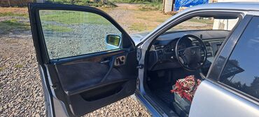 Mercedes-Benz: Mercedes-Benz E 220: 2.2 l | 2000 il Sedan — 8