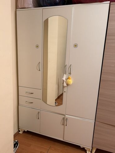 Matraslar: Açılan, 4 qapılı Düz dolab, Qarderob, paltar dolabı