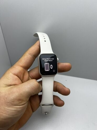 плисос ош: Apple Watch с алюминиевым корпусом и белым спортивным ремешком